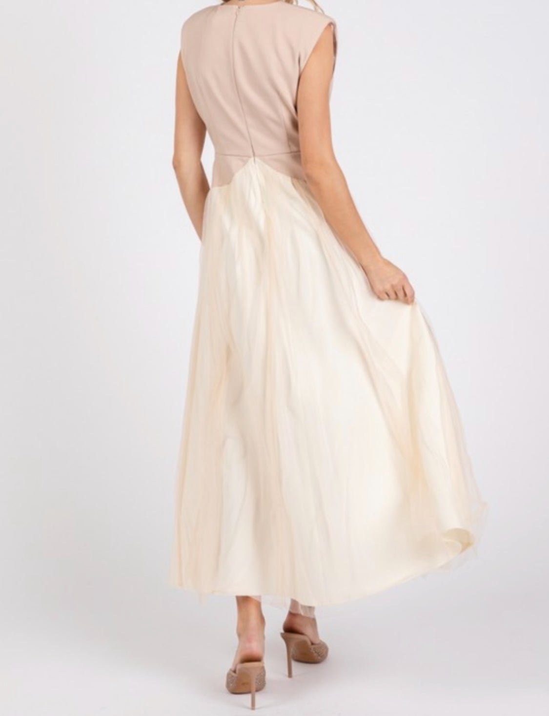 Cream Maxi Tulle Dress 💫 - Tax Incluido - Bella Boutique & Bellasbylola.com