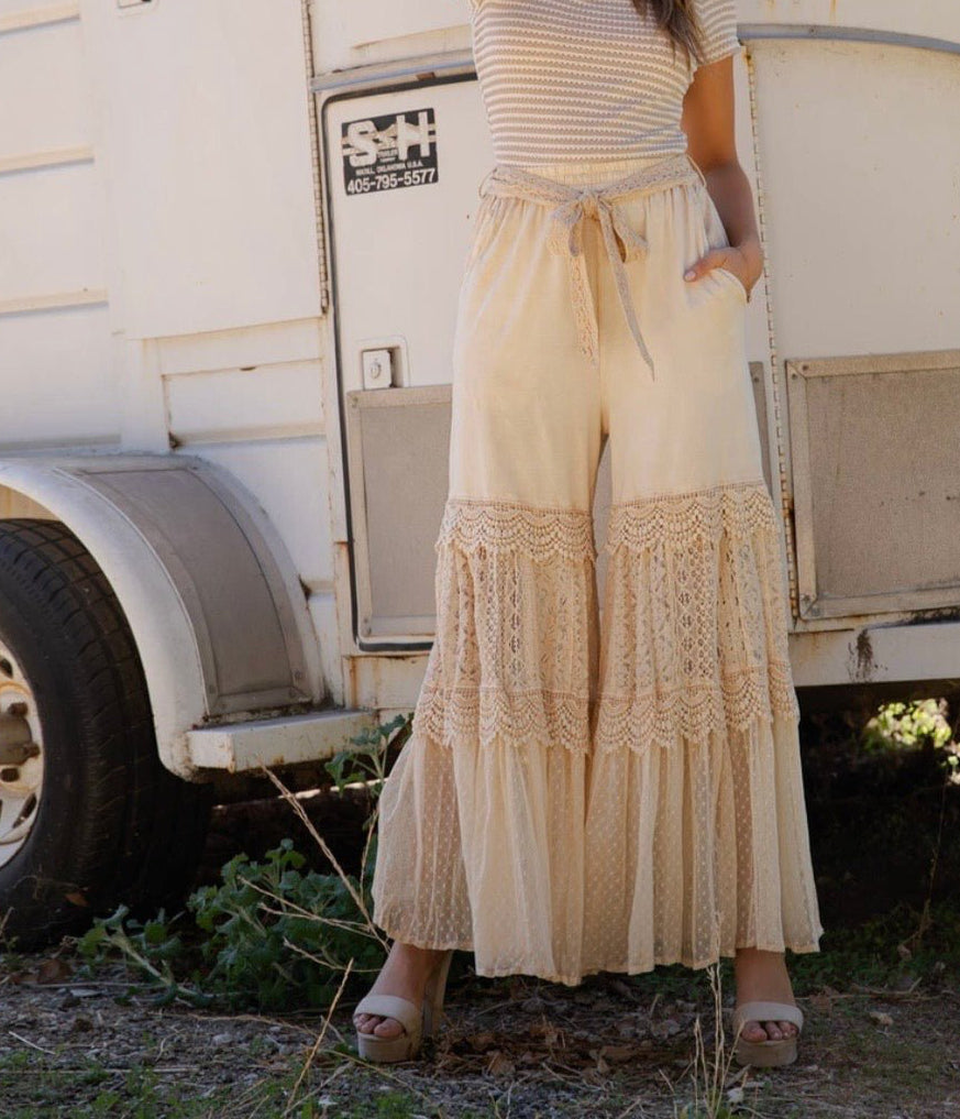 Boho Chic Desert Dream Wide Leg Pants with Knit & Lace - True to Size - BELLA BOUTIQUE & BELLASBYLOLA.COM 🇵🇷
