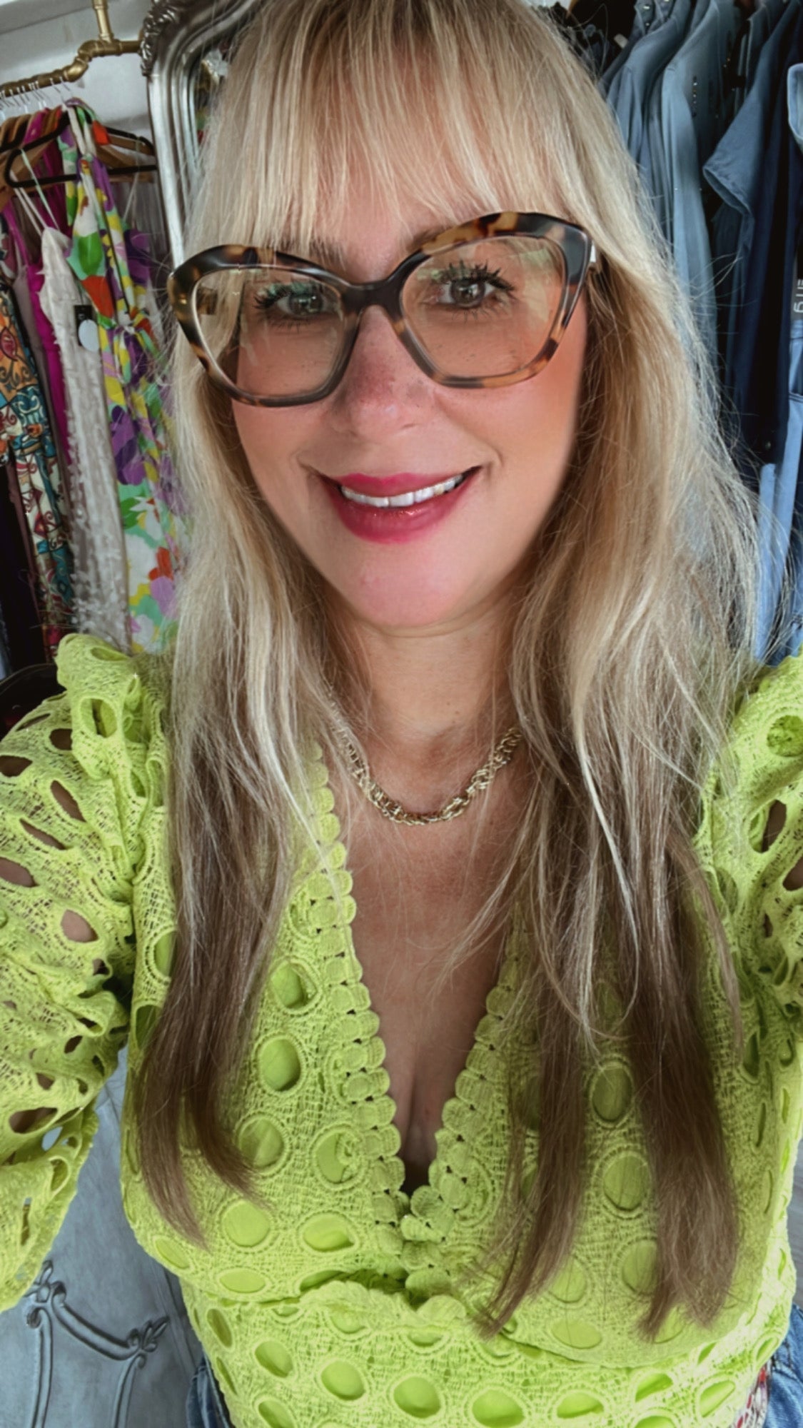 Lace Detail 3/4 Sleeve V-Neck Top - Made in Italy - Bella Boutique & Bellasbylola.com