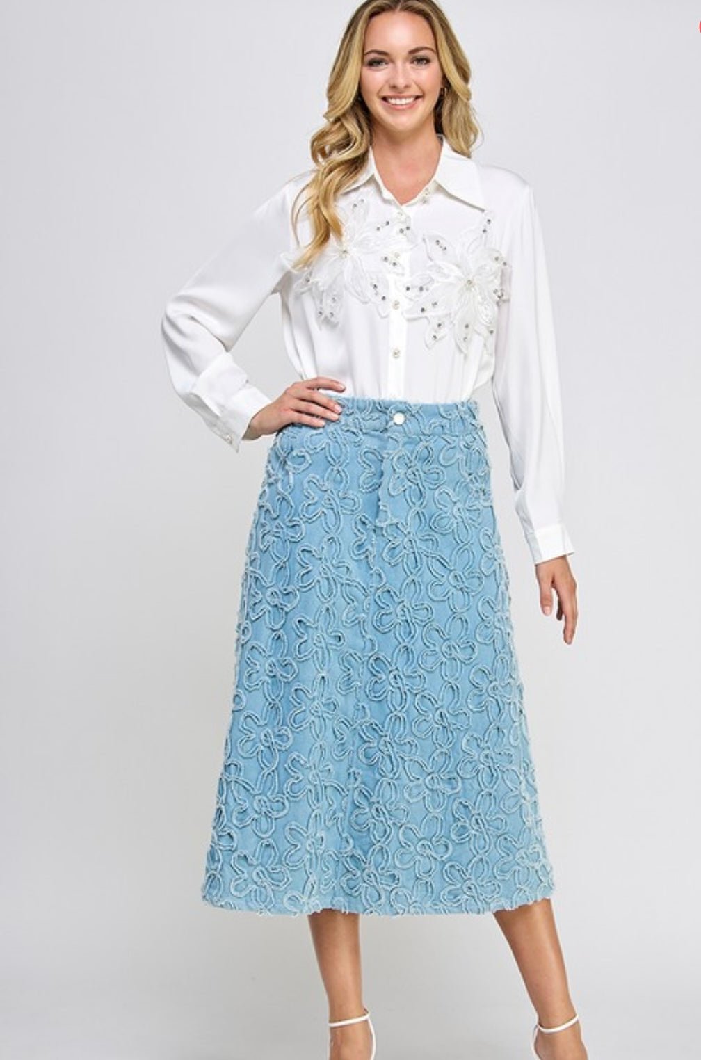 Floral Embroidery Denim Skirt - New 🌟 - Bella Boutique & Bellasbylola.com