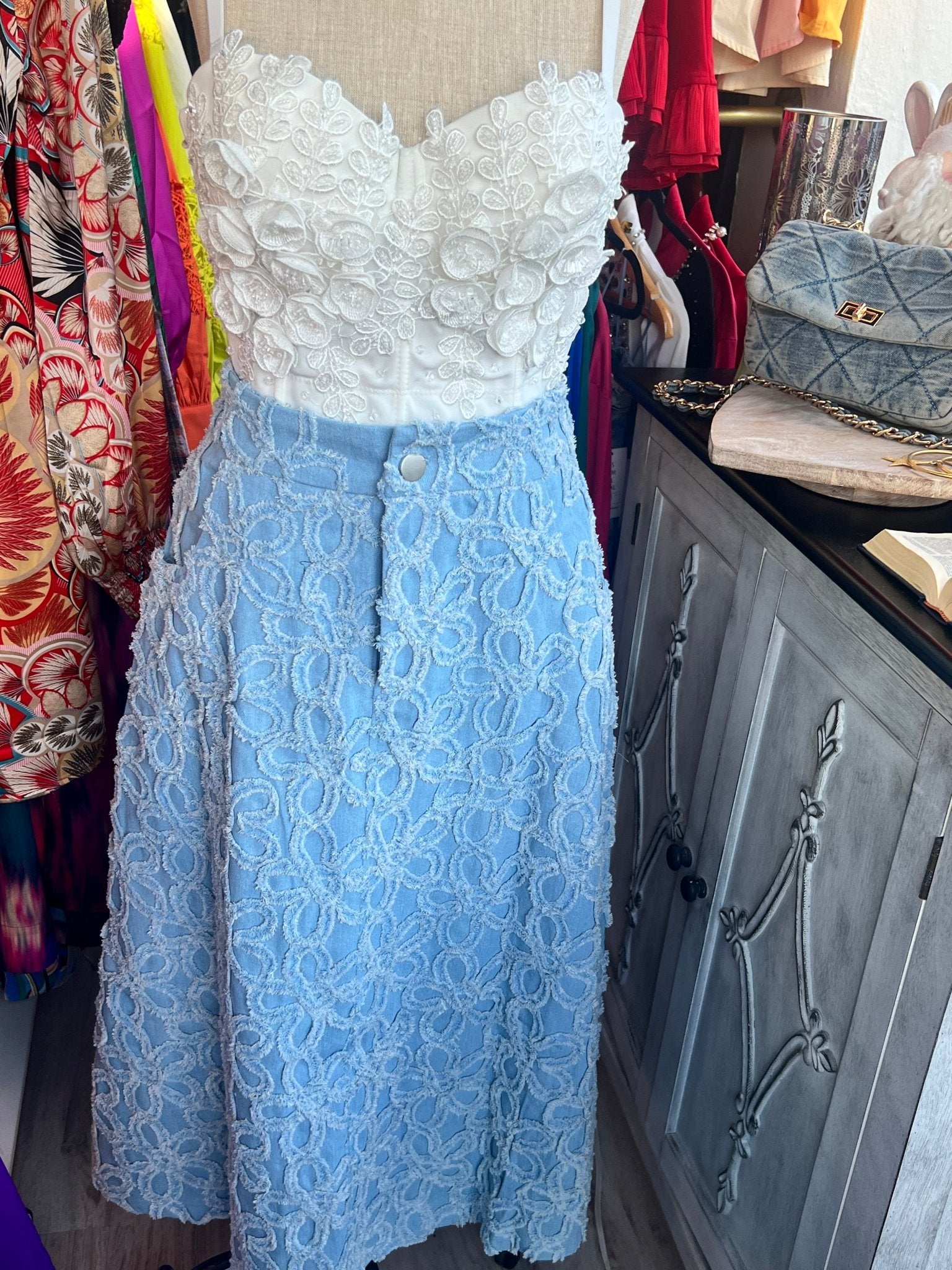 Floral Embroidery Denim Skirt - New 🌟 - Bella Boutique & Bellasbylola.com