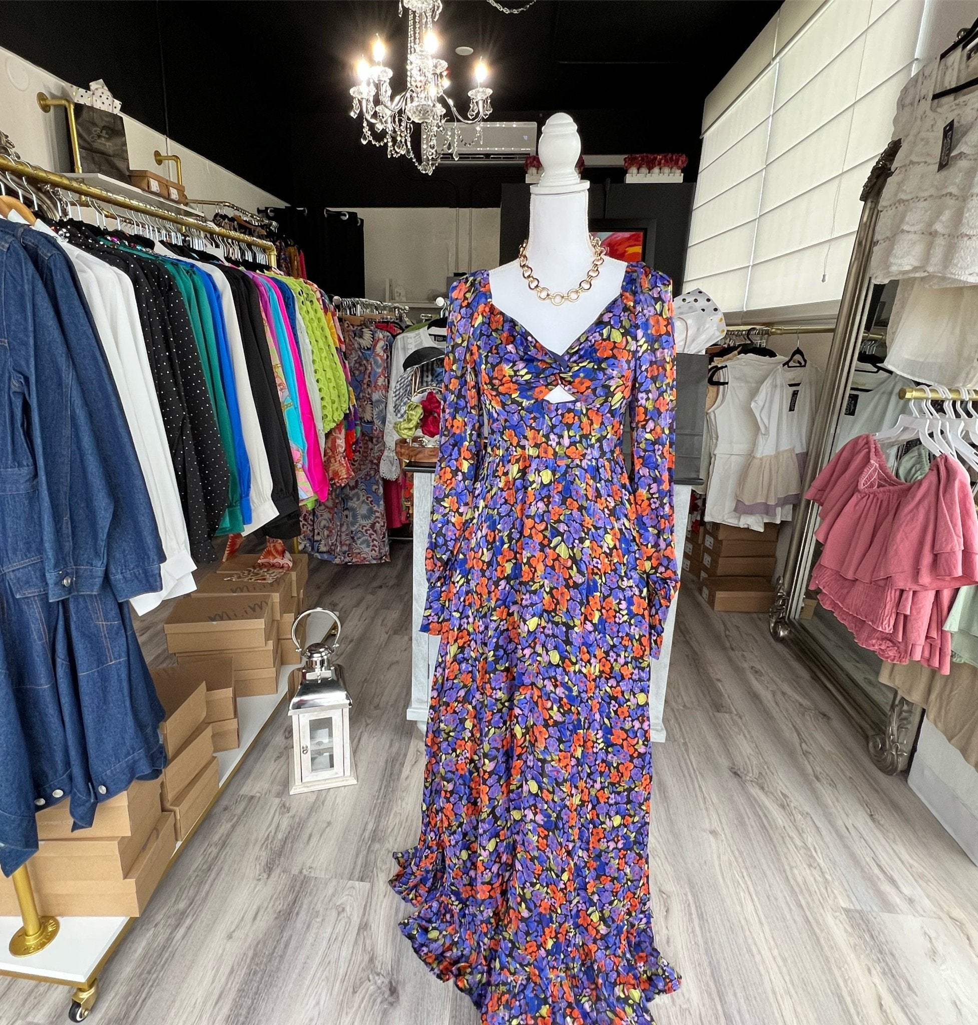Blooming Goddess, Eye-catching Floral Pattern, Open Front Twist Silhouette - Bella Boutique & Bellasbylola.com