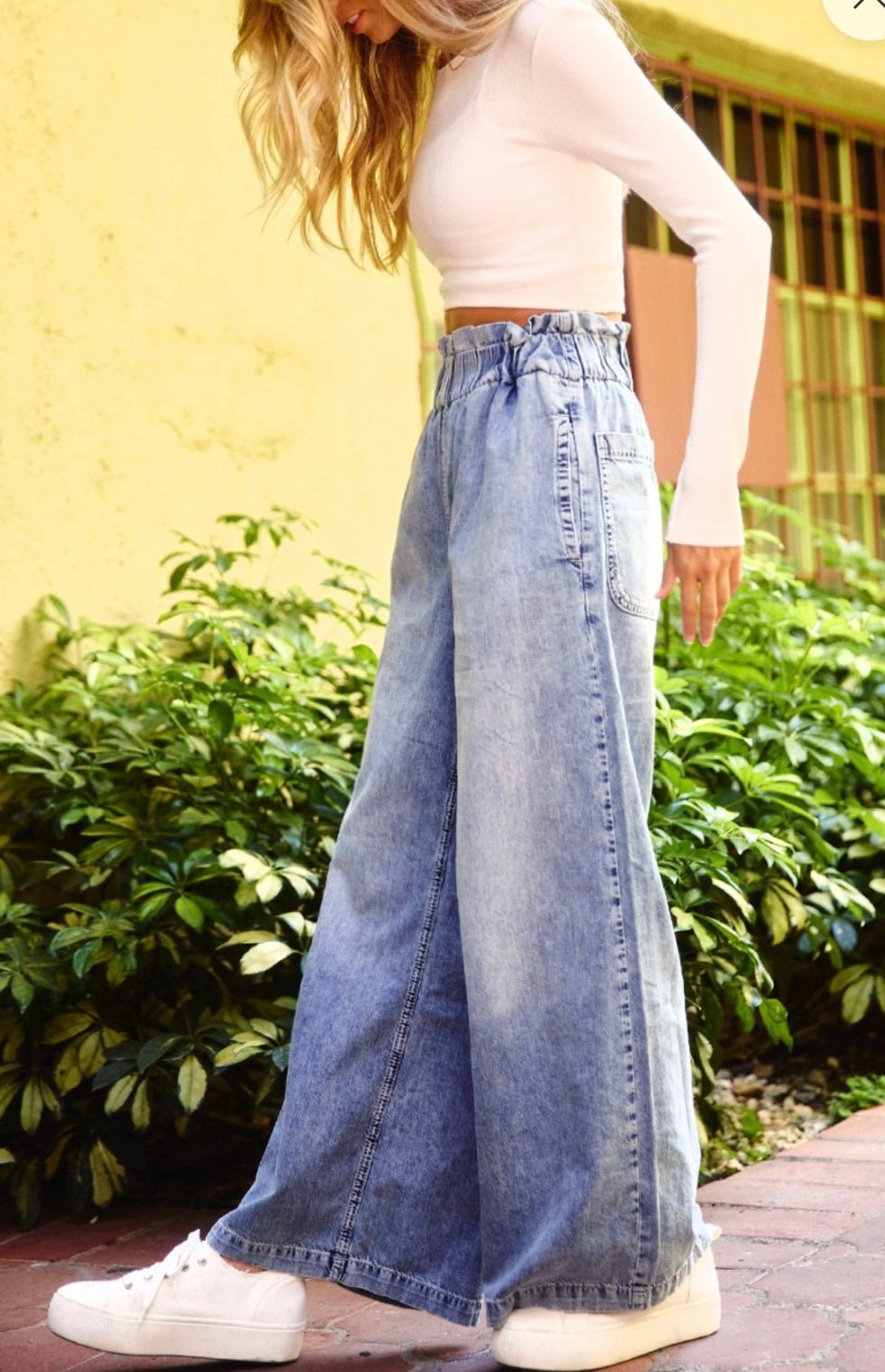 Soft Wide Leg High Waist Jeans - Bella Boutique & Bellasbylola.com