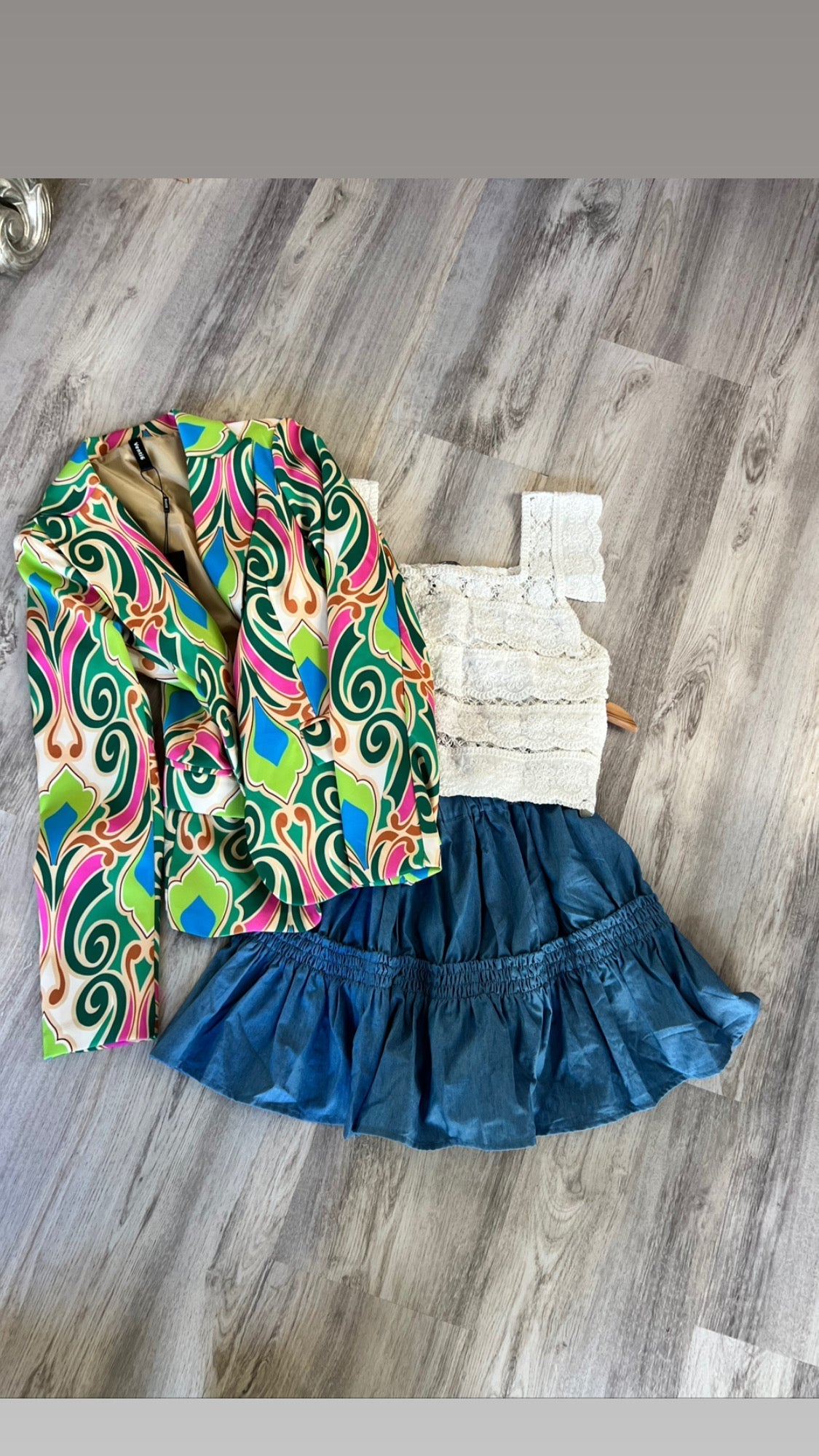 Italian Damask Print Blazer, Single Button, Flap Pockets, 95% Polyester, 5% Elastic - Bella Boutique & Bellasbylola.com