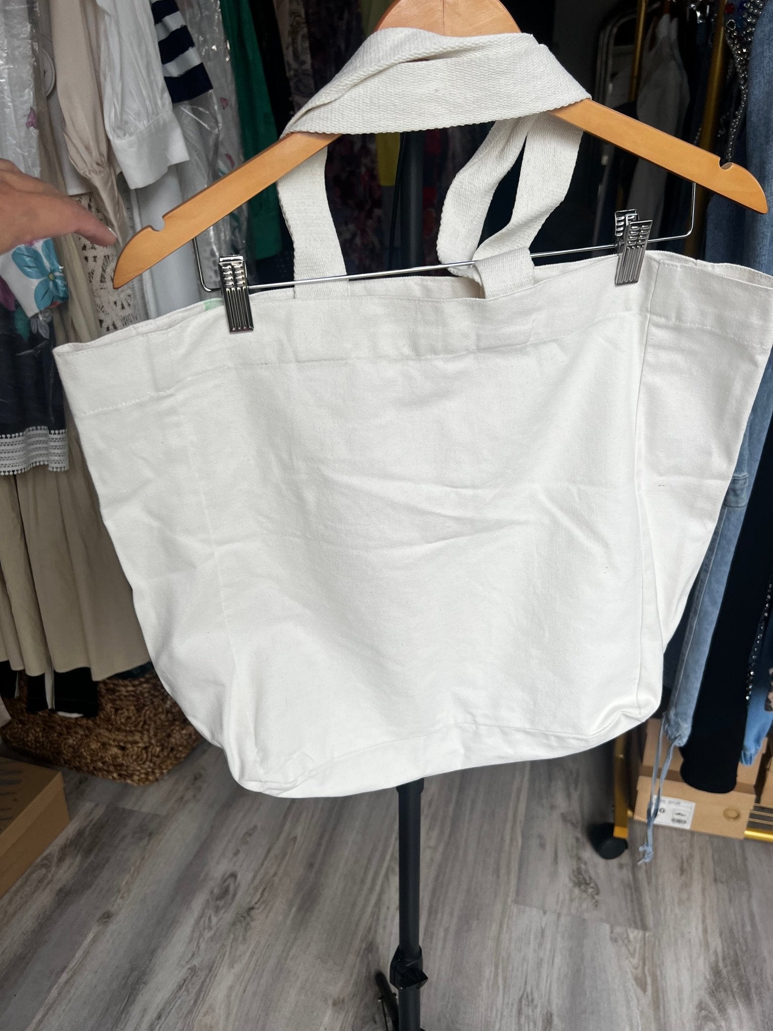 Mama Canvas Tote: Stylish & Spacious - Bella Boutique & Bellasbylola.com