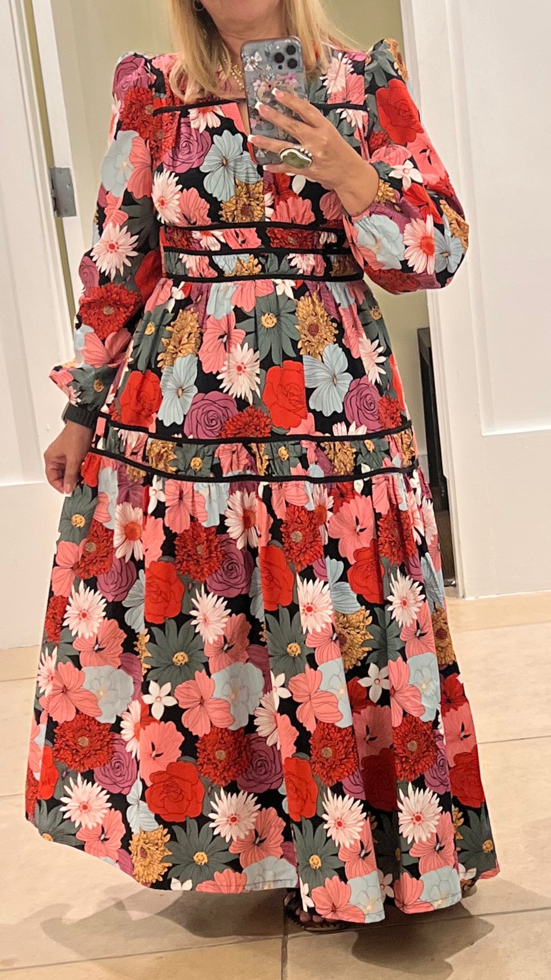 Stunning Black Flowers Maxi Dress 🖤🌟 - Bella Boutique & Bellasbylola.com