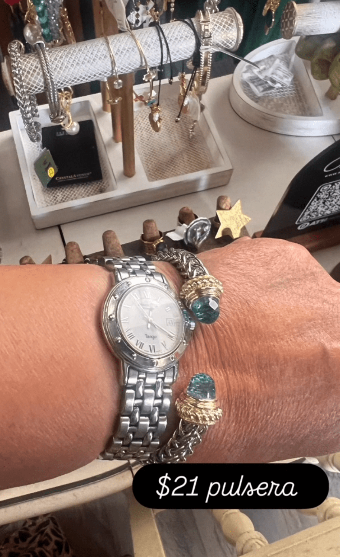 Stunning Blue Bracelet - Fashion Accesories - Bella Boutique & Bellasbylola.com