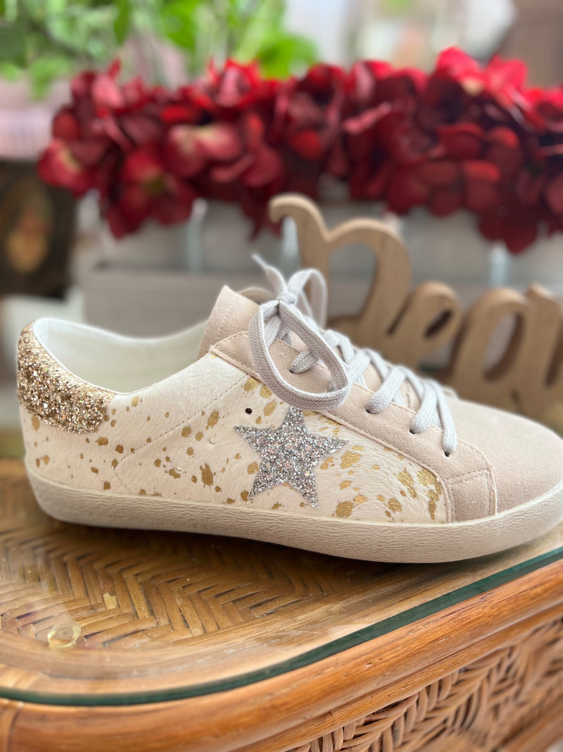 JOANN BEIGE SNEAKERS - Bellasbylola.com